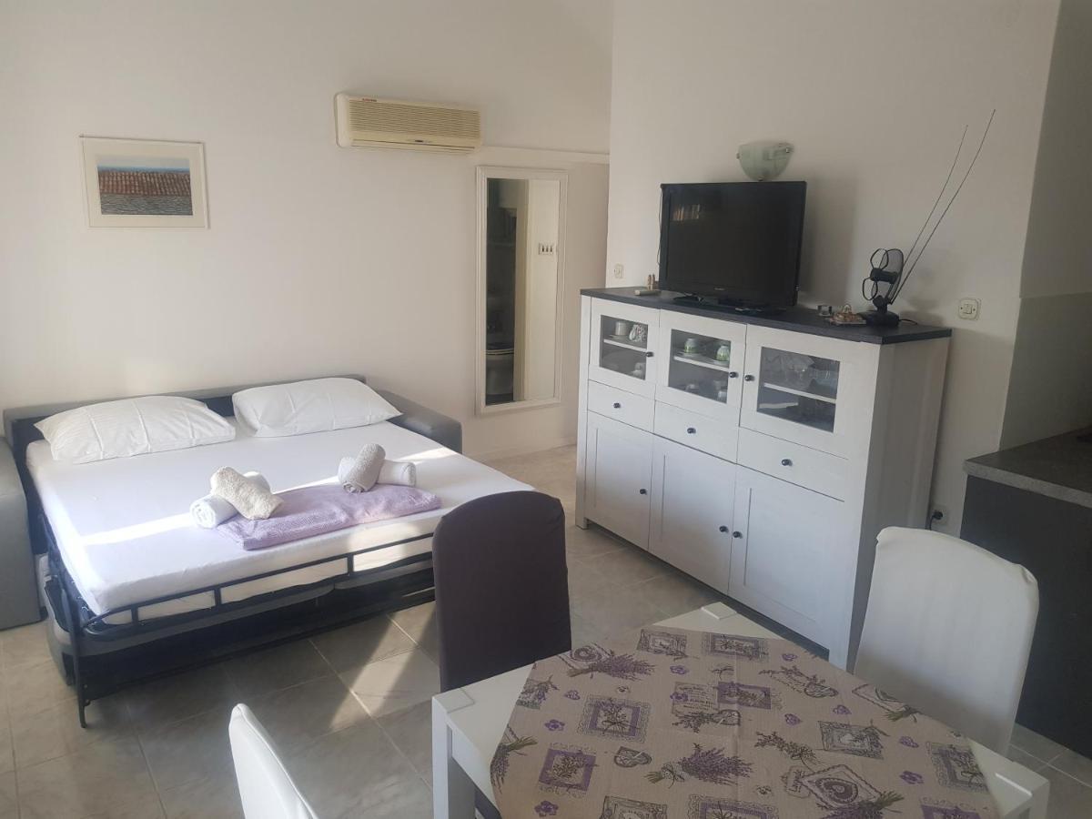 Studio Apartment Jelinek Brela Phòng bức ảnh