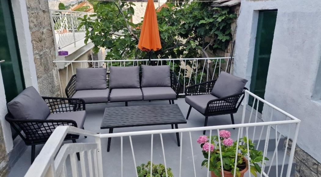 Studio Apartment Jelinek Brela Ngoại thất bức ảnh