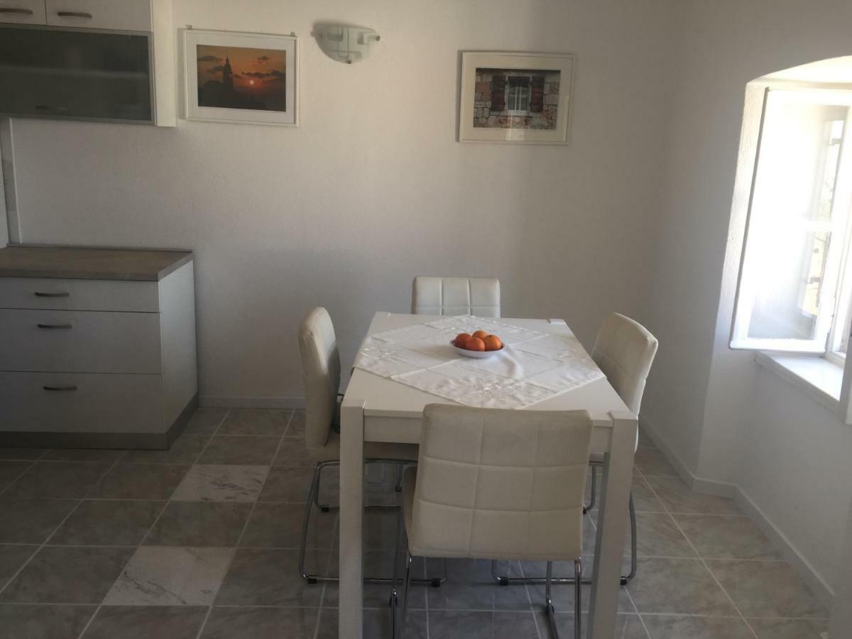 Studio Apartment Jelinek Brela Ngoại thất bức ảnh